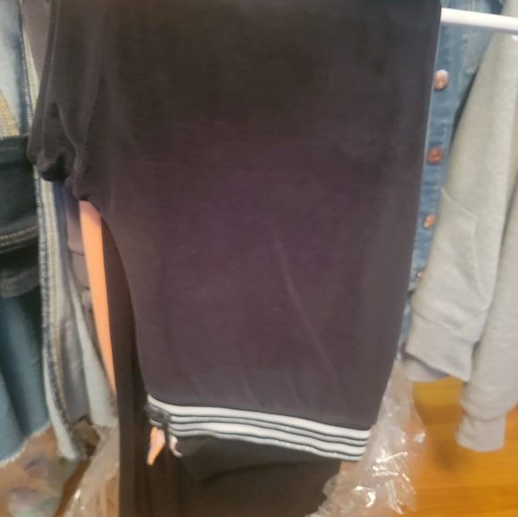 2pc Set $Final Markdown - Picture 10 of 10